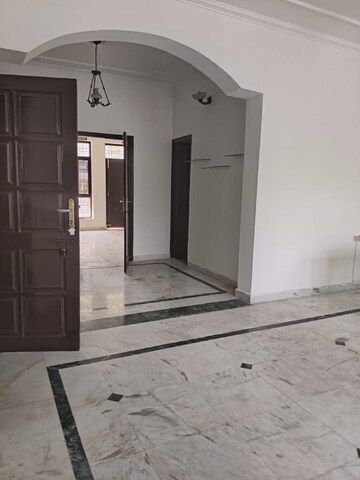 Room in 3 BHK Builder Floor at Ansal Plaza Sector-23, Sector 23 – for Rent