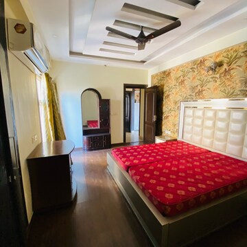 Master Bedroom in 3 BHK Apartment at Gardenia Golf City, Noida Central – for Rent