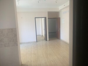 Room in 2.5 BHK Apartment at Amrapali Golf Homes, Sector 4 Greater Noida – for Sale