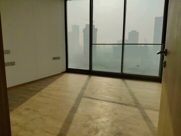 Room in 4 BHK Apartment at Rustomjee Crown, Prabhadevi – for Rent