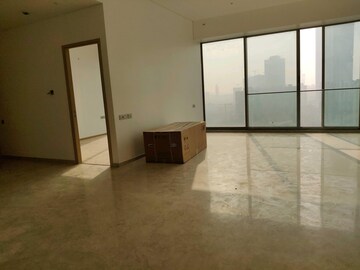 Room in 4 BHK Apartment at Rustomjee Crown, Prabhadevi – for Rent
