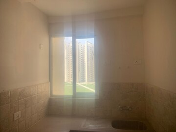 Room in 3 BHK Apartment at Amrapali Golf Homes, Sector 4, Greater Noida – for Rent