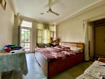 Room in 3 BHK Apartment at Sector 20 – for Sale