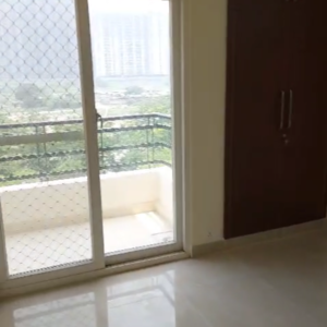 Room in 2 BHK Apartment at Amrapali Centurian Park, Amrapali Dream Valley – for Sale