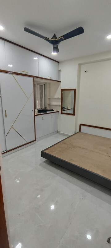 Room in 2 BHK Apartment at Ten Madhapur, Madhapur – for Rent