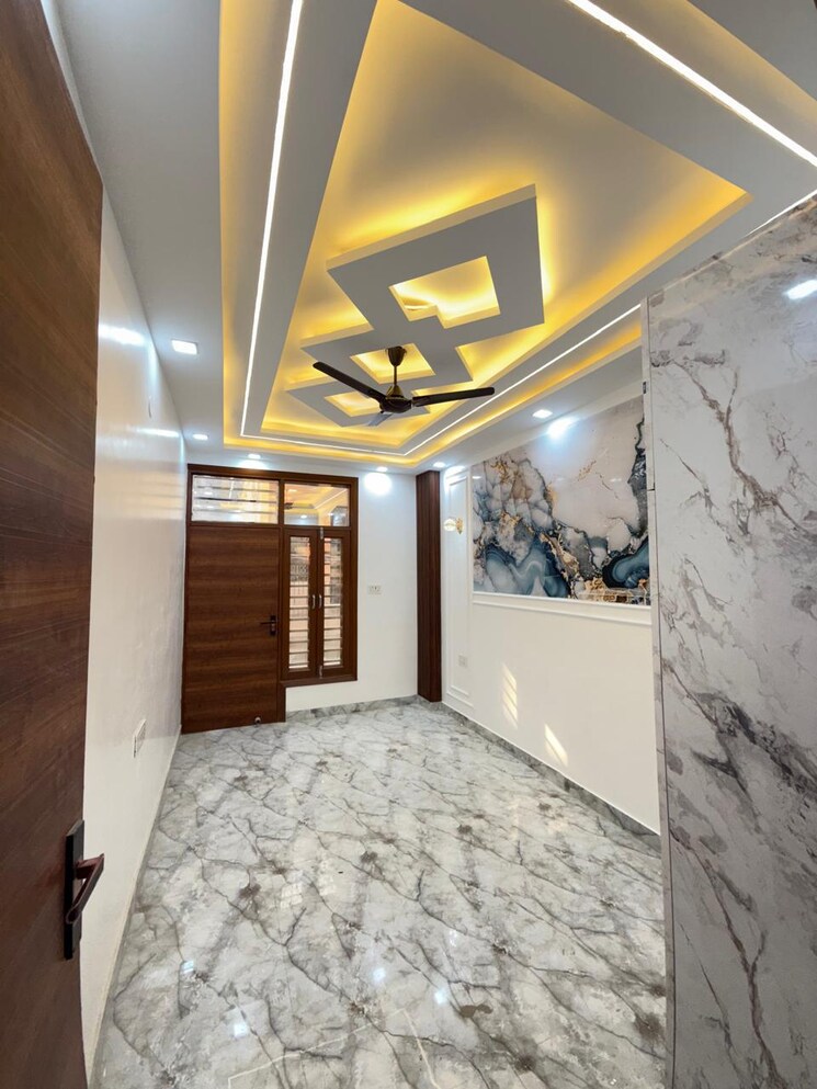 Room, uttam nagar 3 Bedroom 100 Sq.Yd. Builder Floor In Uttam Nagar Delhi 8511908