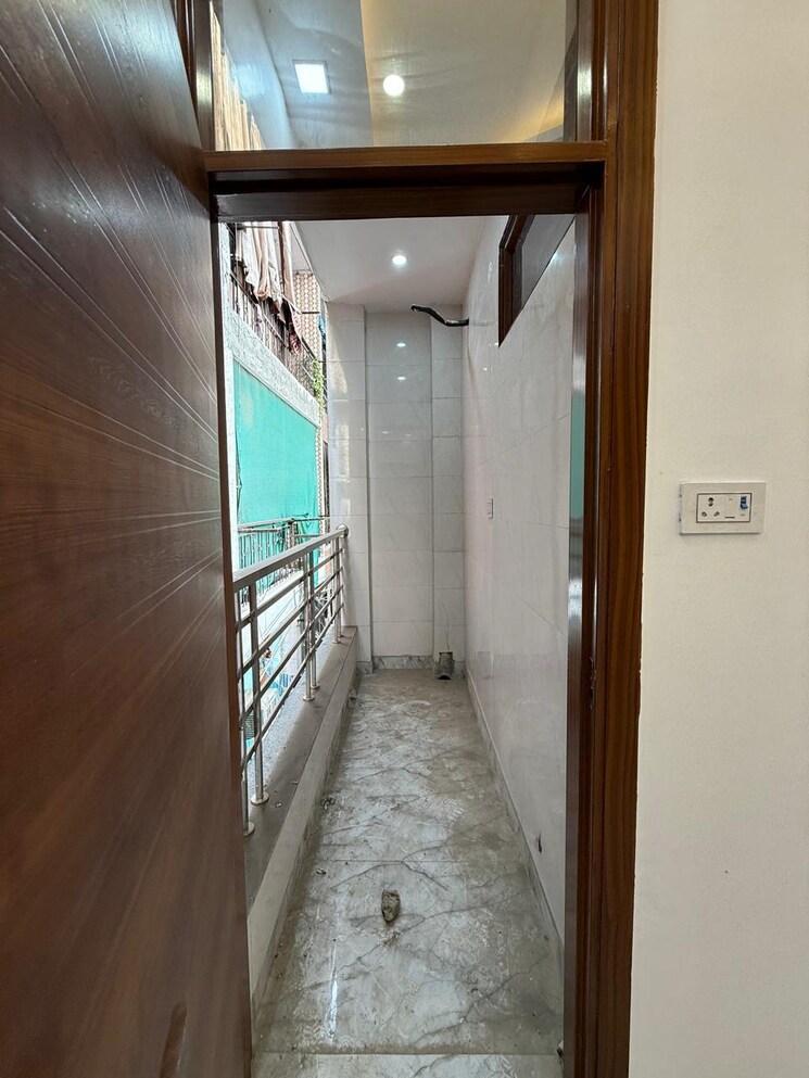 undefined, uttam nagar 3 Bedroom 100 Sq.Yd. Builder Floor In Uttam Nagar Delhi 8511908