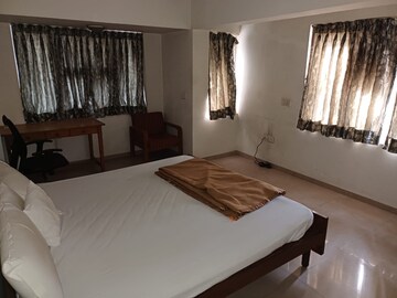 Room in 4 BHK Villa at Satellite – for Rent