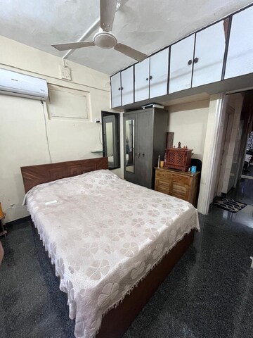 Bedroom in 2 BHK Apartment at Bandra West – for Rent