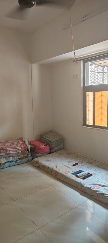 Room in 1 RK Apartment at Gokul Garden CHS, Kandivali East – for Rent