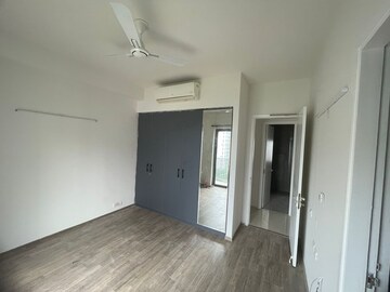 Room in 3 BHK Apartment at Ireo Skyon, Sector 60 – for Rent