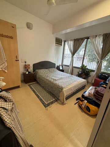 Bedroom in 1.5 BHK Apartment at Bandra West – for Rent