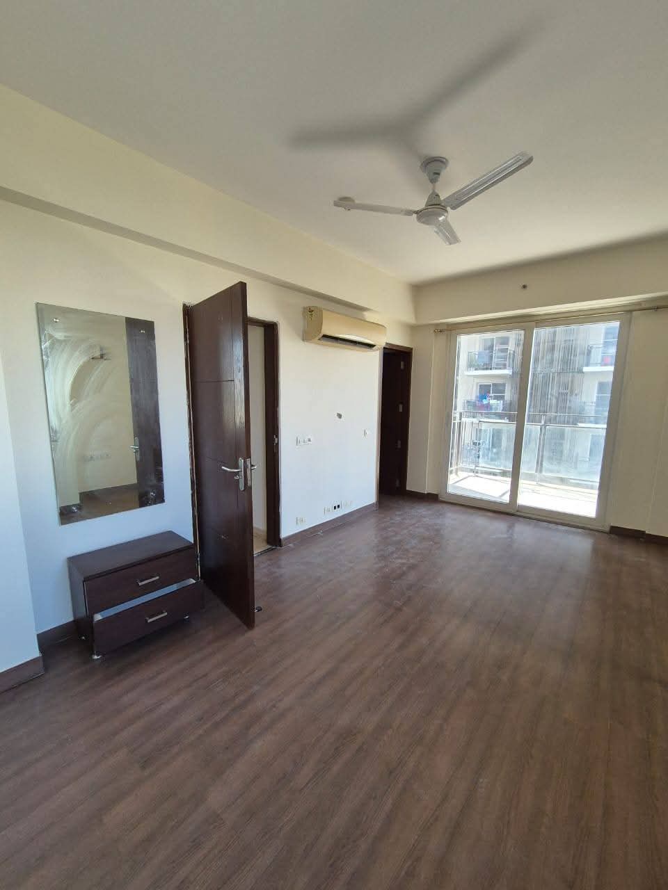 3 BHK + Servant Room Apartment For Sale in Conscient Heritage One