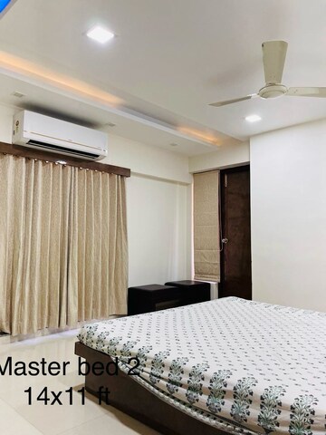 Room in 3 BHK Builder Floor at Thaltej – for Sale