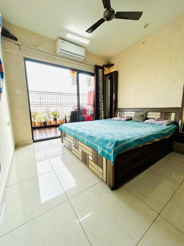 Room in 2 BHK Apartment at Mahindra Antheia, Pimpri – for Rent