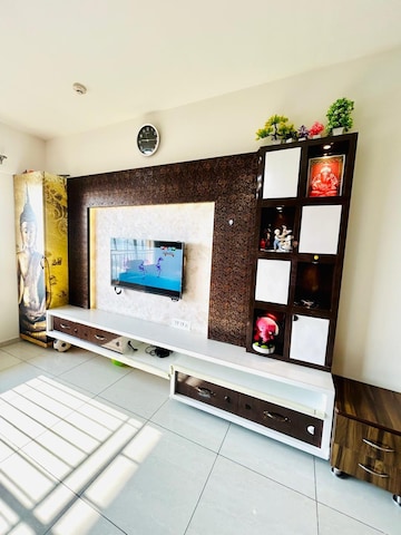 Room in 2 BHK Apartment at Mahindra Antheia, Pimpri – for Rent