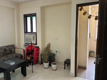 Living Room in 2 BHK Builder Floor at DLF City Gurgaon, Sector 27 – for Rent