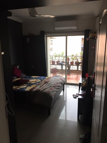 Room in 3 BHK Apartment at Bramha Estate, Kondhwa – for Rent