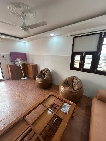 Living Room in 2 BHK Builder Floor at Super Mart 1, Sector 27 – for Rent