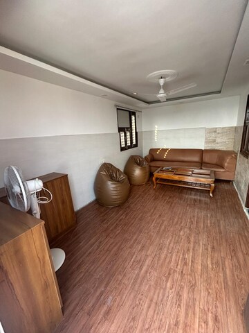 Living Room in 2 BHK Builder Floor at Super Mart 1, Sector 27 – for Rent