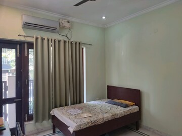 Room in 4 BHK Builder Floor at Builder Floor, Sector 28 – for Rent