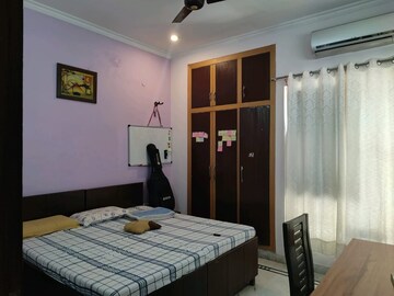 Room in 4 BHK Builder Floor at Builder Floor, Sector 28 – for Rent