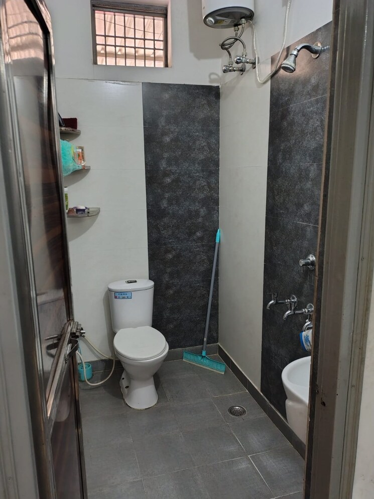Bathroom, modinagar 3 Bedroom 100 Sq.Yd. Independent House In Modinagar Meerut 8512088
