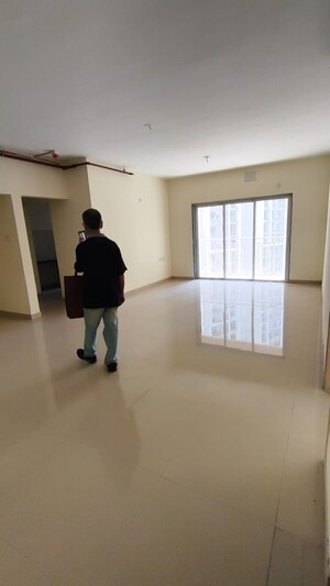 Room in 4 BHK Apartment at Indiabulls Greens, New Panvel – for Sale