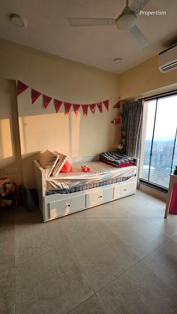 Room in 4 BHK Apartment at Kanakia Silicon Valley, Powai – for Rent