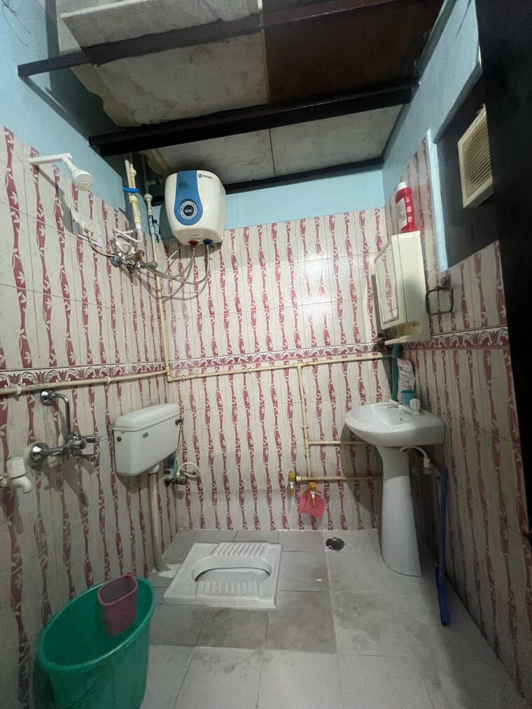 Attached Bathroom, rajendra nagar 2 Bedroom 950 Sq.Ft. Apartment In Rajendra Nagar Ghaziabad 8512165