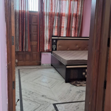 Room in 3 BHK Villa at Sector 21 – for Rent