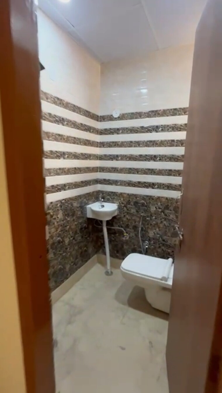Attached Bathroom, mehrauli 2 Bedroom 900 Sq.Ft. Builder Floor In Mehrauli Delhi 8512284