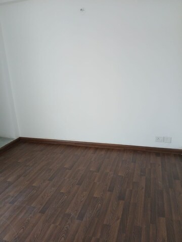 Room in 3 BHK Apartment at BPTP Parkland Pride, Sector 77 – for Sale