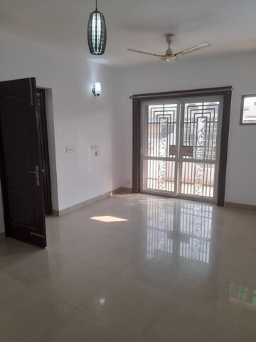 Room in 2 BHK Apartment at BPTP Discovery Park, Sector 80 – for Rent