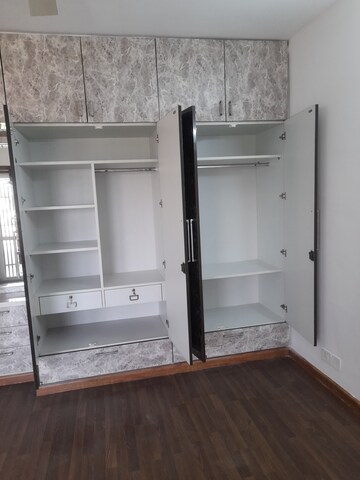 Room in 2 BHK Apartment at BPTP Discovery Park, Sector 80 – for Rent