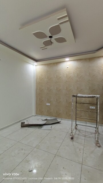 Room in 2 BHK Independent House at Jankipuram – for Sale
