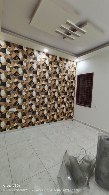 Room in 2 BHK Independent House at Jankipuram – for Sale