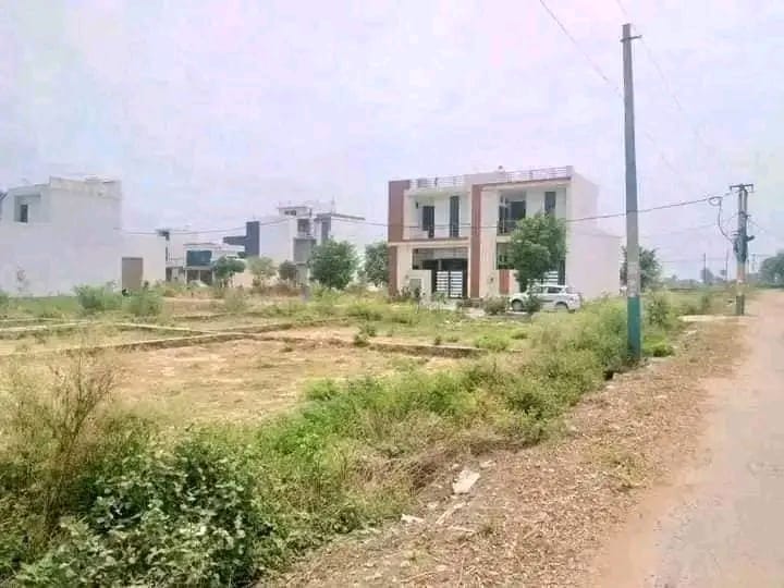 Plot For Sale in Model Town 