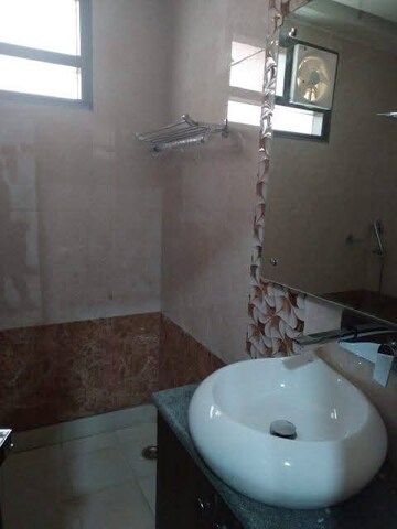 Attached Bathroom in 1 BHK Builder Floor at RWA Residential Society, Sector 40 – for Rent