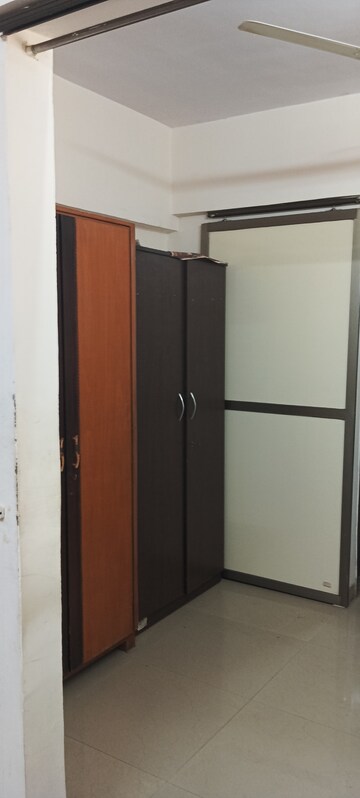 Room in 1 RK Apartment at Lic Colony – for Rent