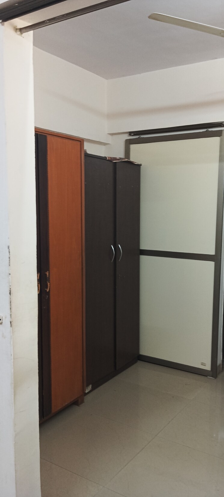 Room, lic colony 1 RK 300 Sq.Ft. Apartment In Lic Colony Mumbai 8512368
