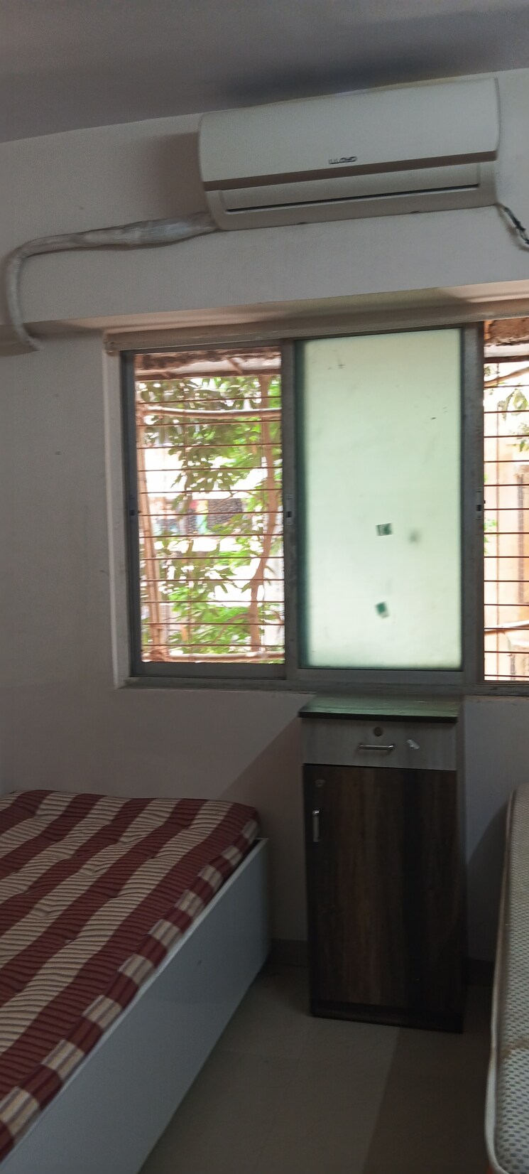 Room, lic colony 1 RK 300 Sq.Ft. Apartment In Lic Colony Mumbai 8512368