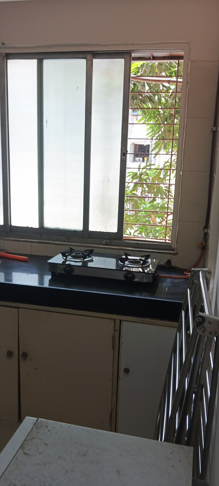 Room, lic colony 1 RK 300 Sq.Ft. Apartment In Lic Colony Mumbai 8512368