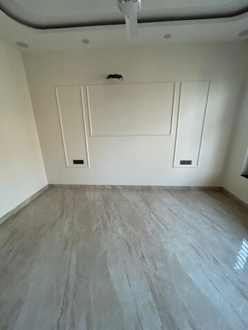 Room in 2 BHK Builder Floor at BPTP District, Sector 81 – for Rent