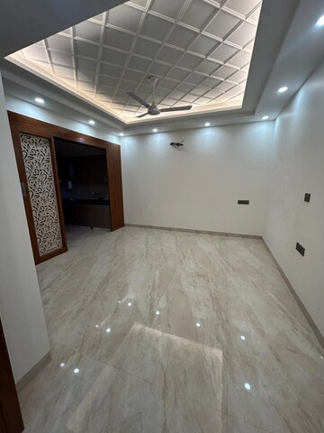 Room in 2 BHK Builder Floor at BPTP District, Sector 81 – for Rent