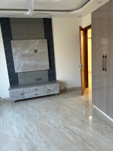 Room in 2 BHK Builder Floor at BPTP District, Sector 81 – for Rent