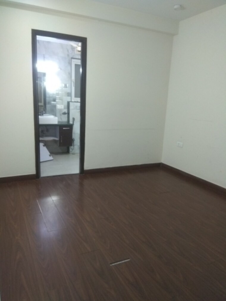 Bedroom, sukhdev vihar 4 Bedroom 300 Sq.Yd. Builder Floor In Sukhdev Vihar Delhi 8512445