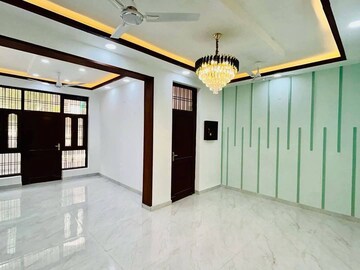 Room in 4 BHK Builder Floor at Sector 32 – for Rent
