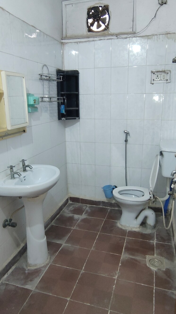 Bathroom, vaishali extension 4 Bedroom 1700 Sq.Ft. Builder Floor In Vaishali Extension Ghaziabad 8512479