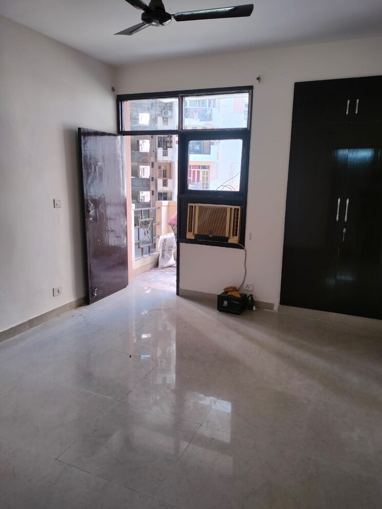 Room, srs-residency 3 Bedroom 1557 Sq.Ft. Apartment In Sector 88 Faridabad 8512429